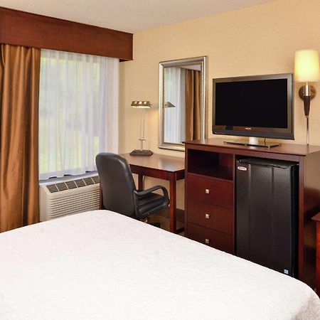 Hampton Inn Staunton Exterior photo