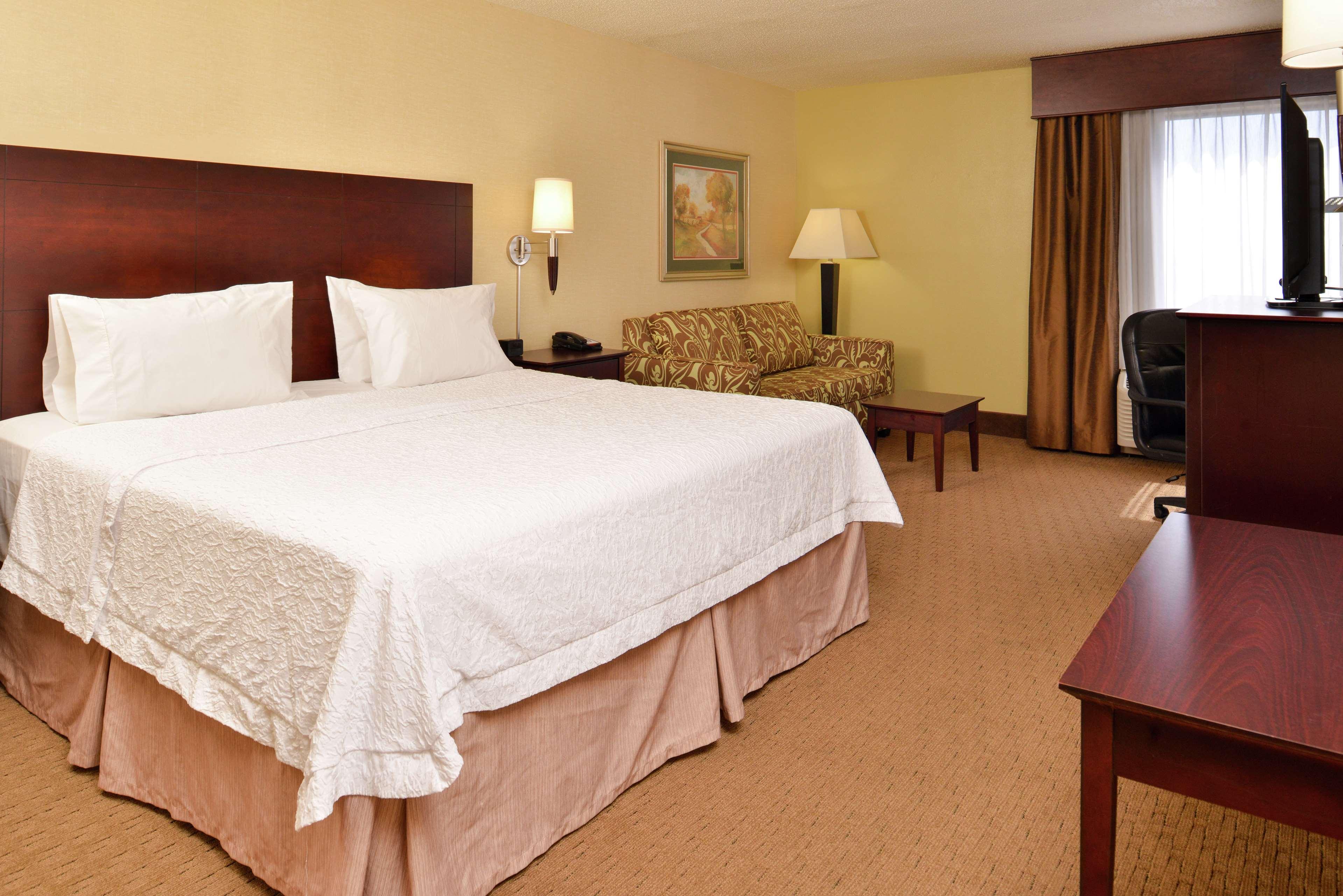 Hampton Inn Staunton Exterior photo