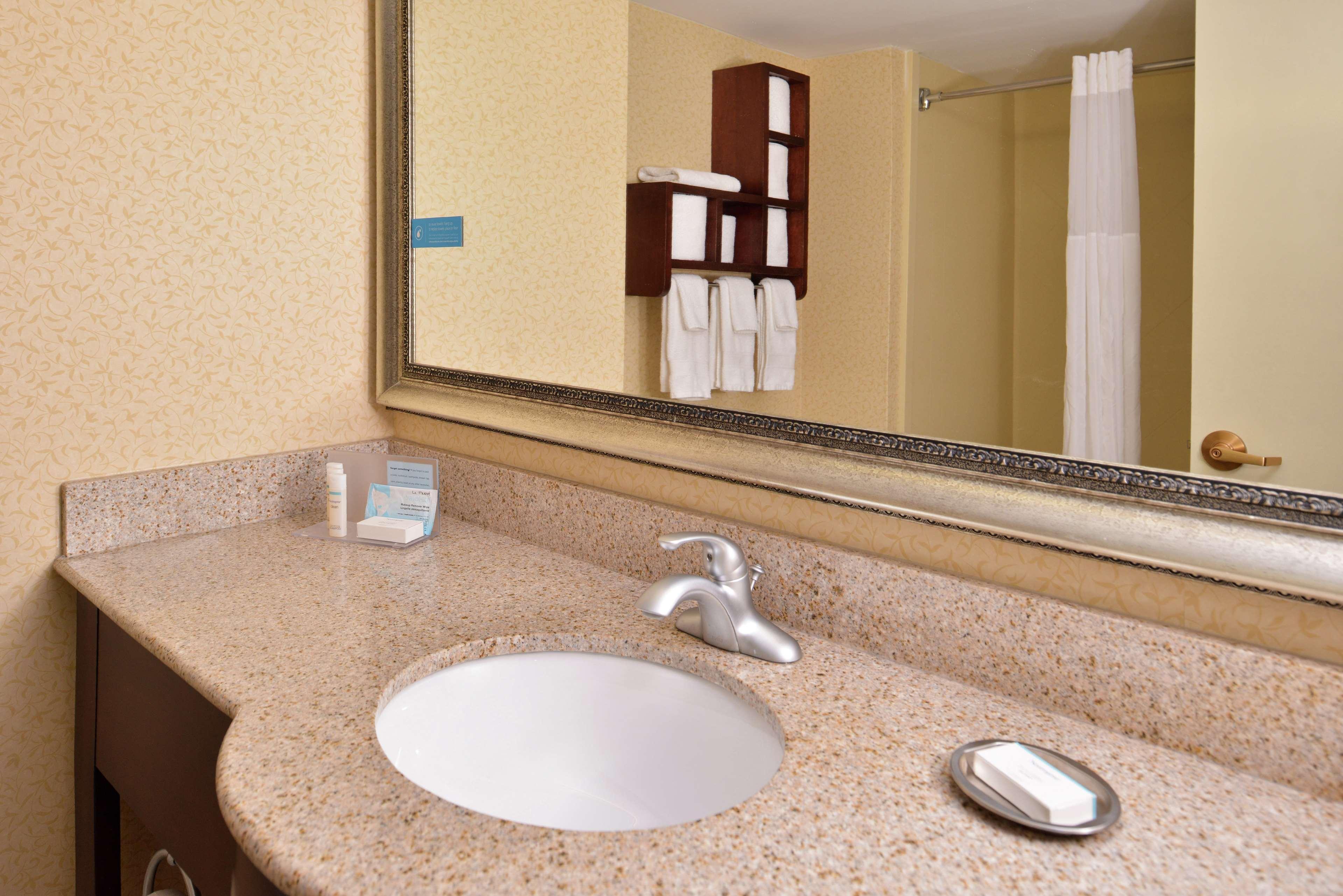 Hampton Inn Staunton Exterior photo