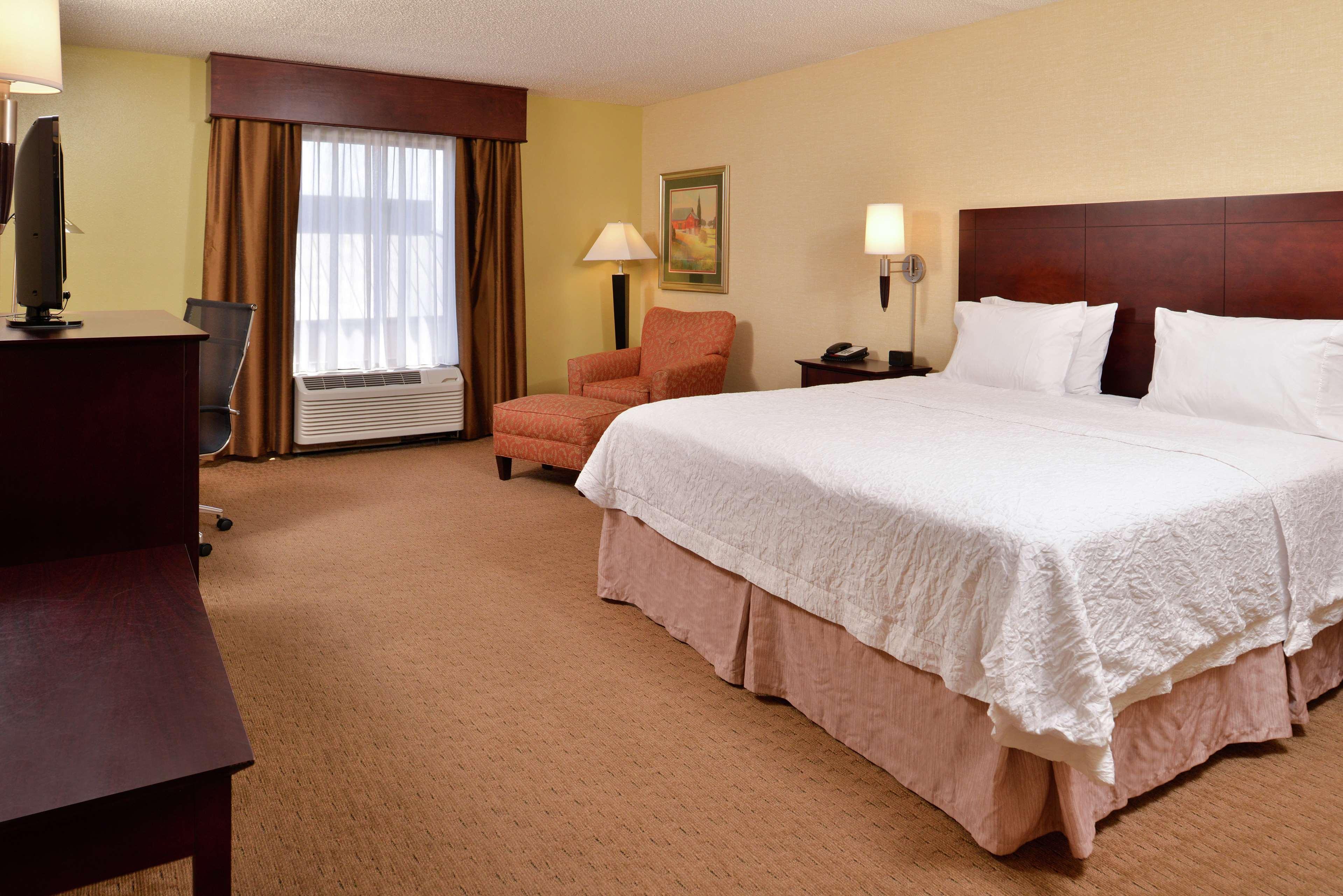 Hampton Inn Staunton Exterior photo