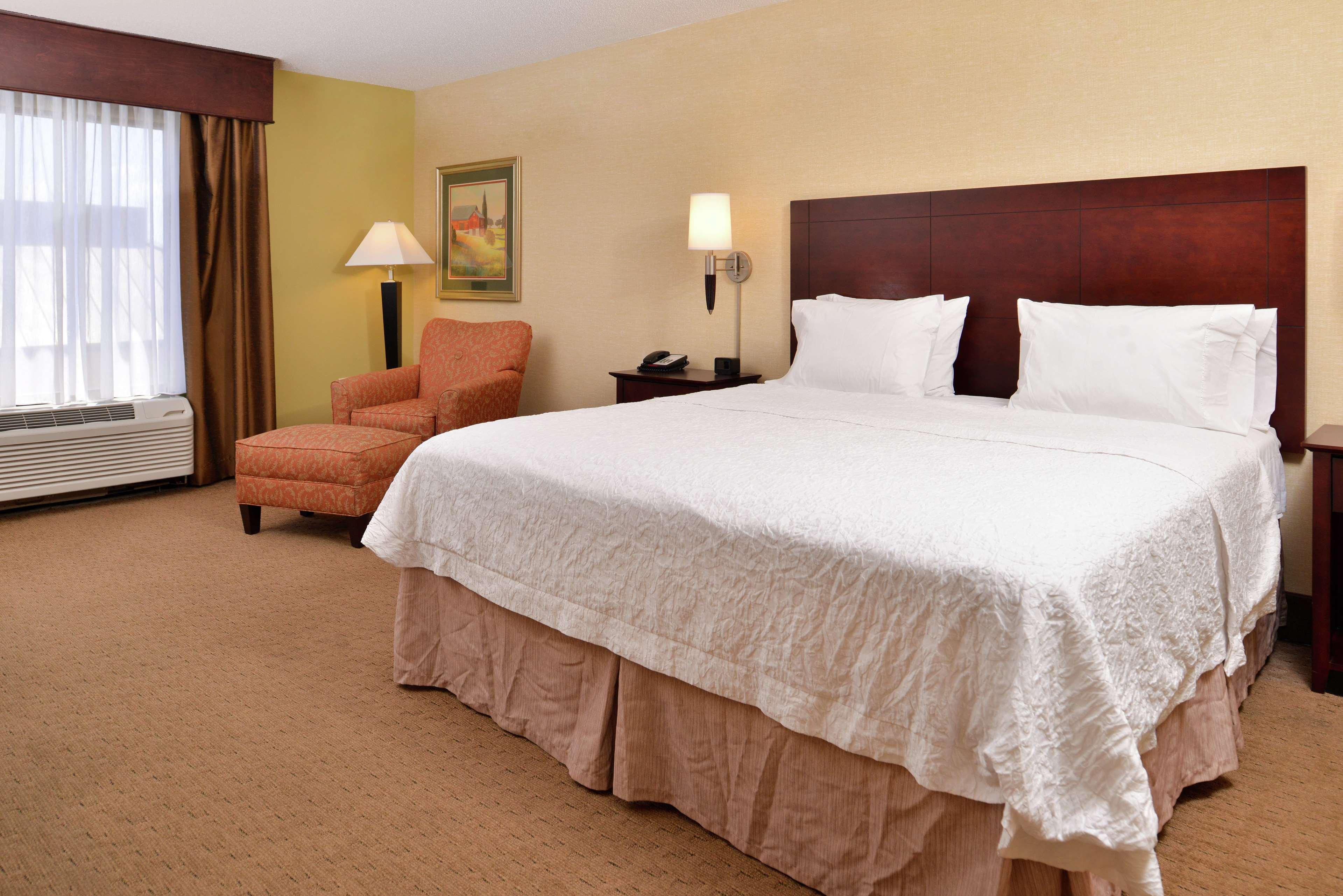 Hampton Inn Staunton Exterior photo