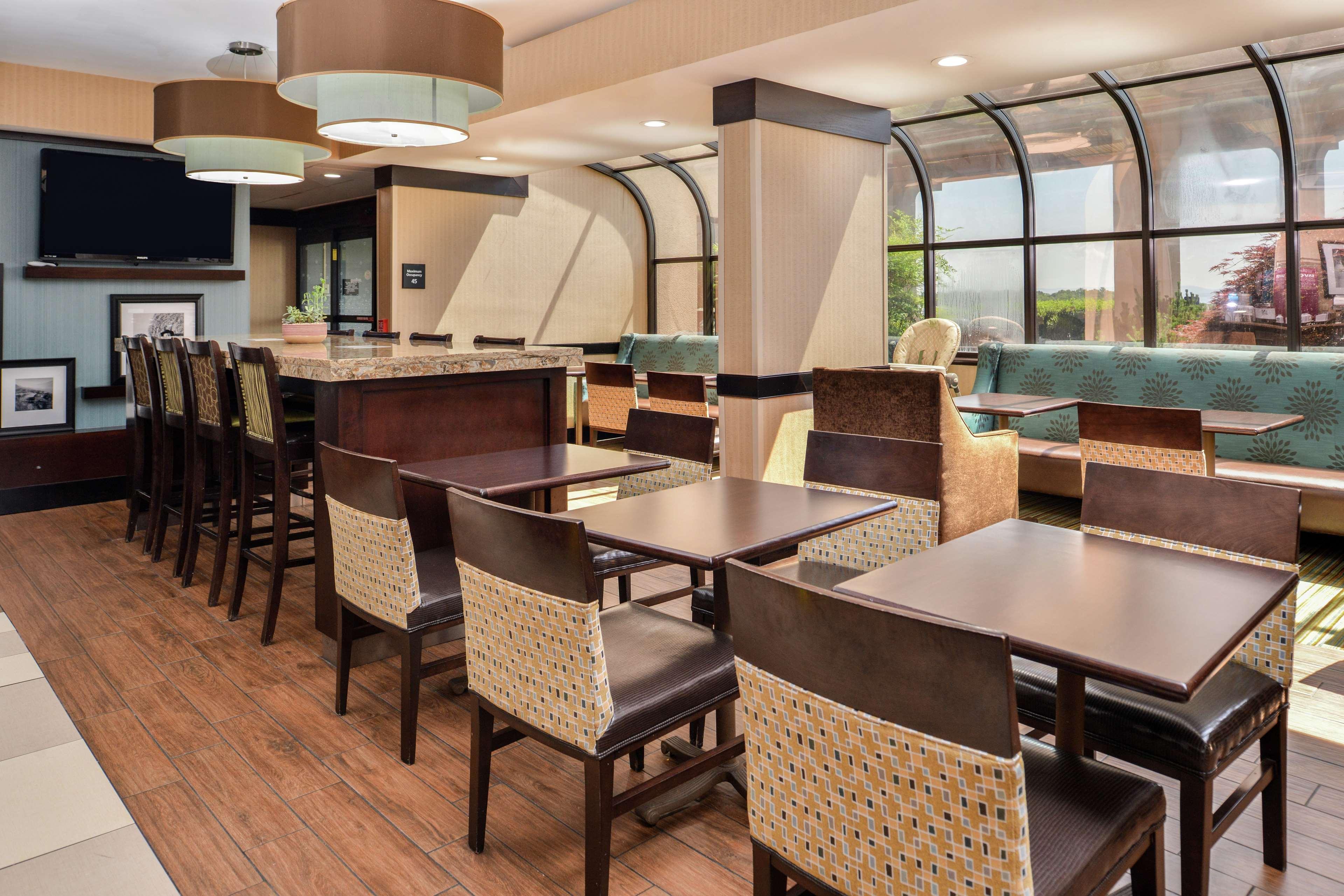Hampton Inn Staunton Exterior photo