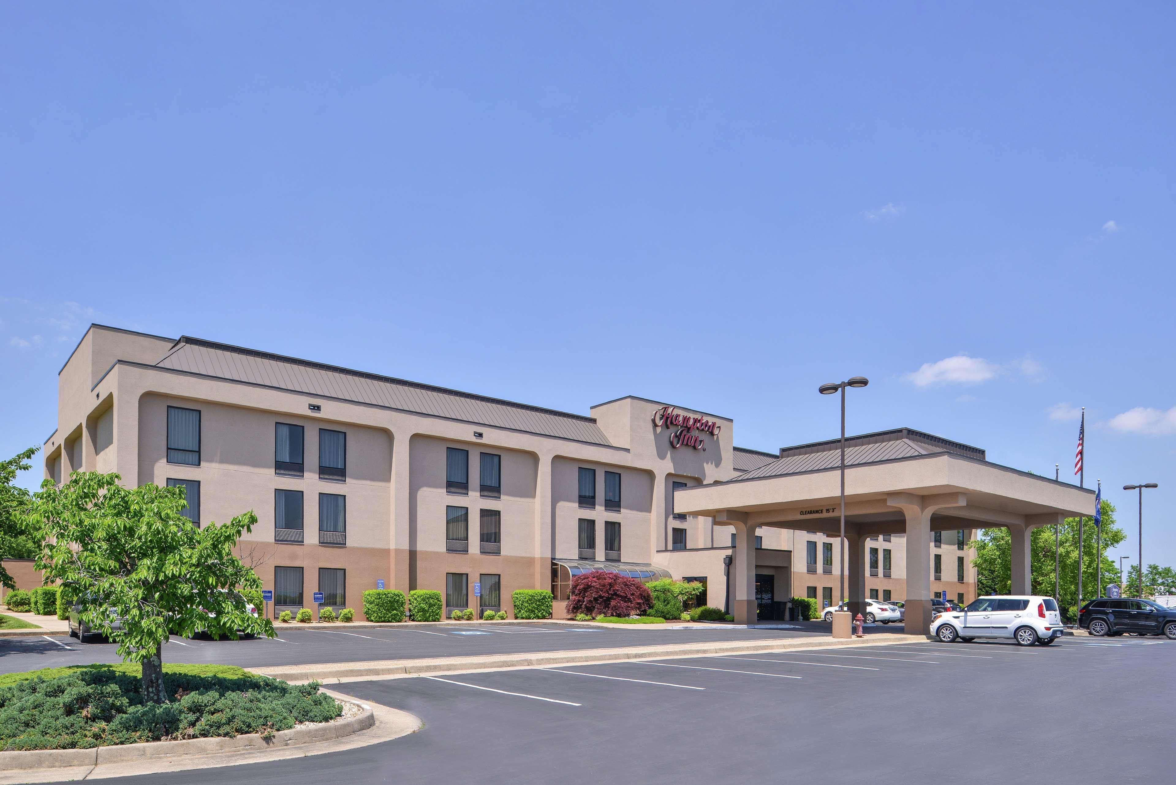 Hampton Inn Staunton Exterior photo