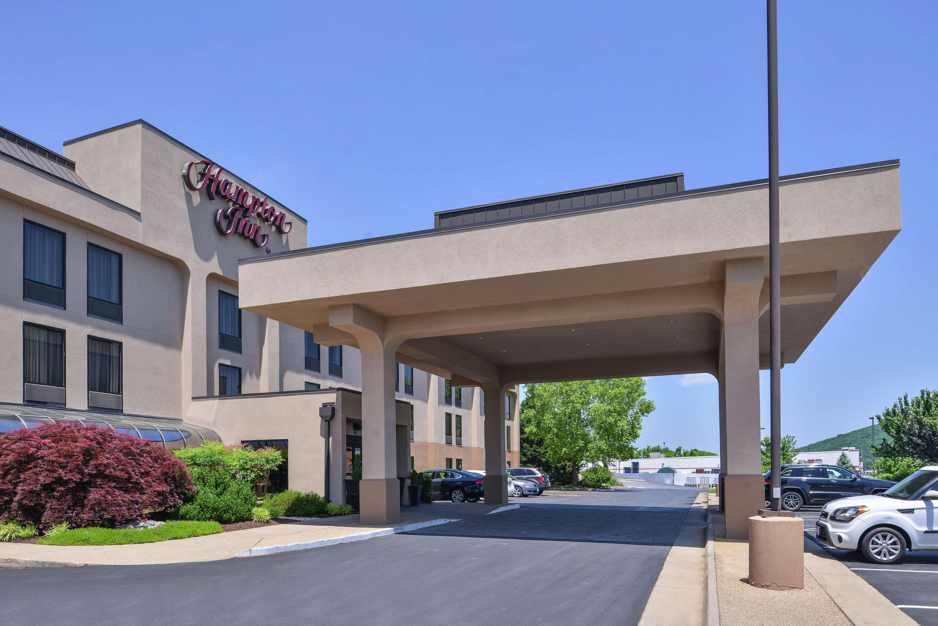 Hampton Inn Staunton Exterior photo