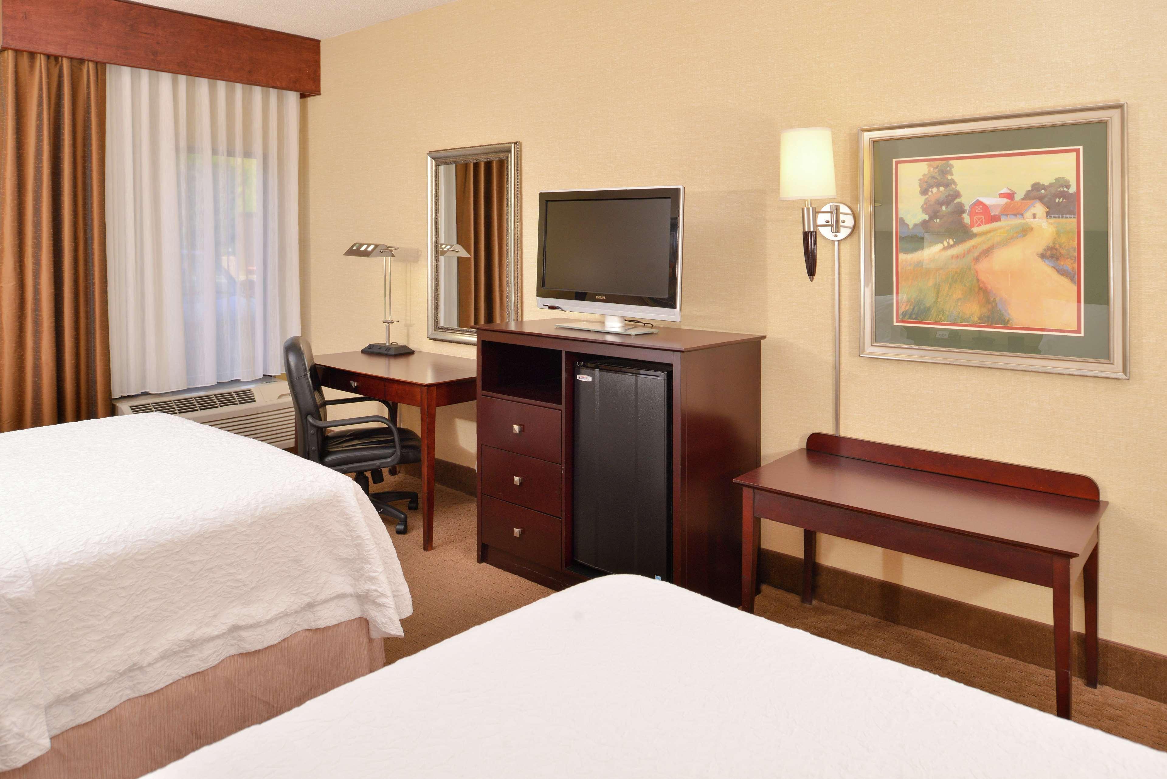 Hampton Inn Staunton Exterior photo