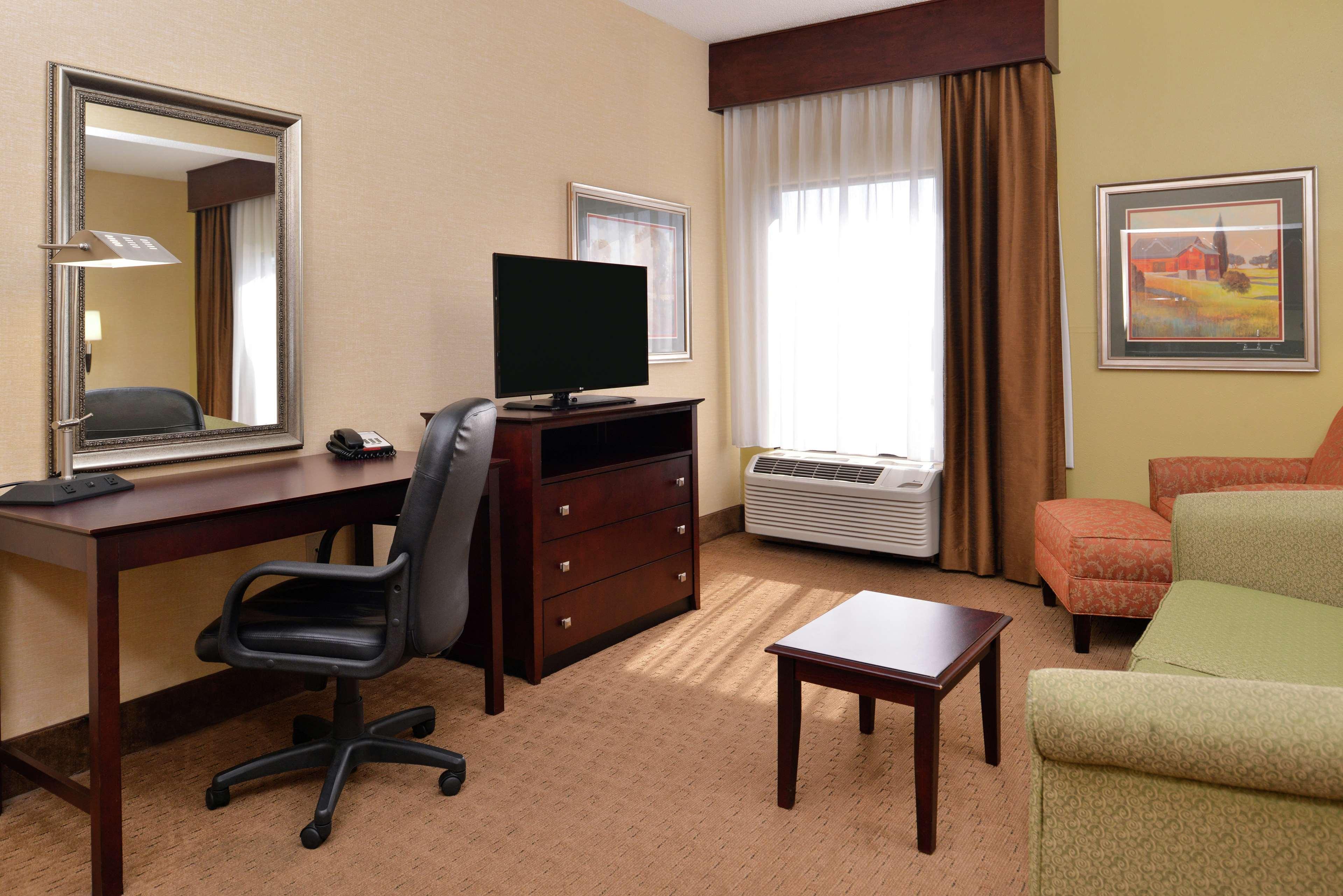 Hampton Inn Staunton Exterior photo