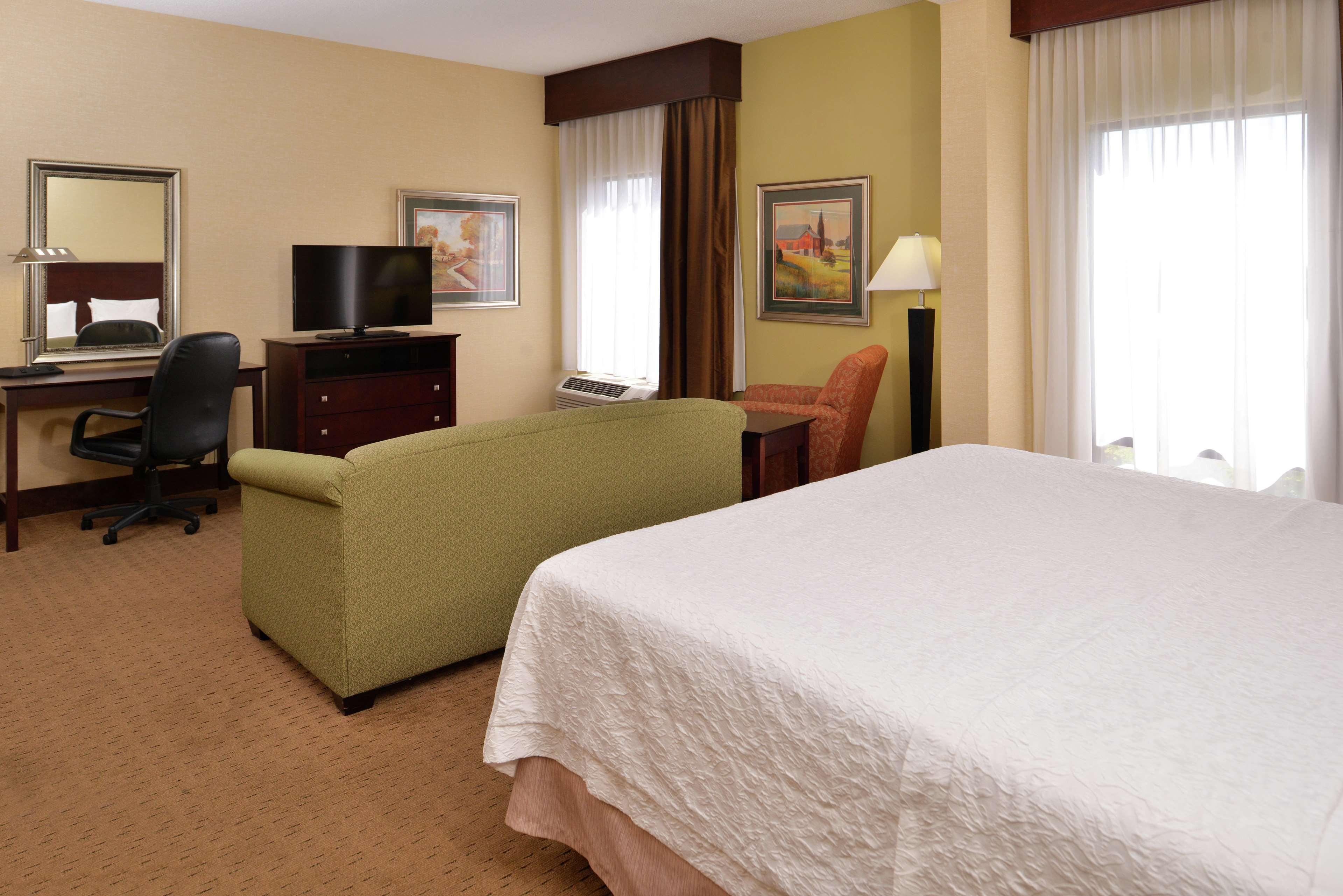 Hampton Inn Staunton Exterior photo