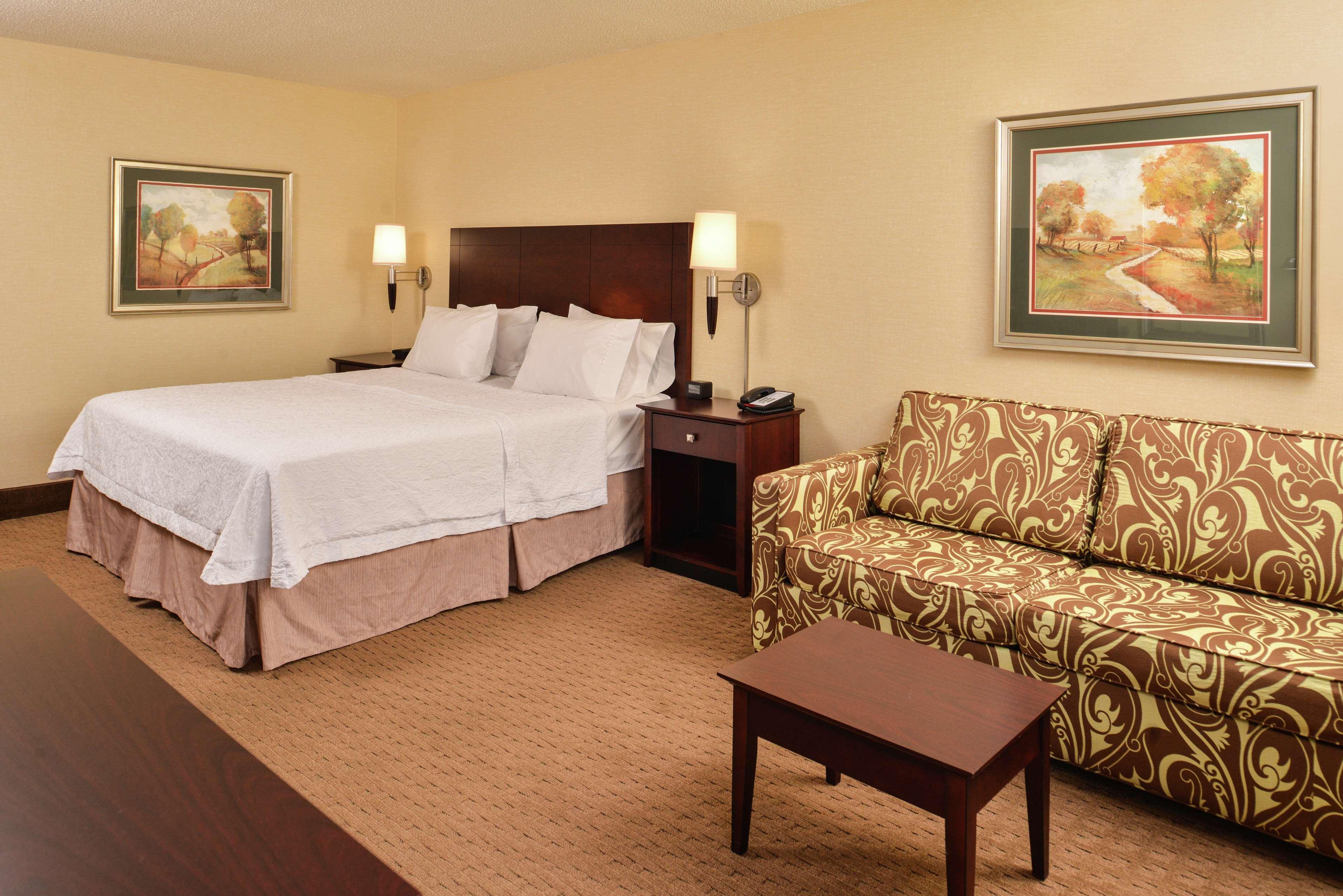 Hampton Inn Staunton Exterior photo