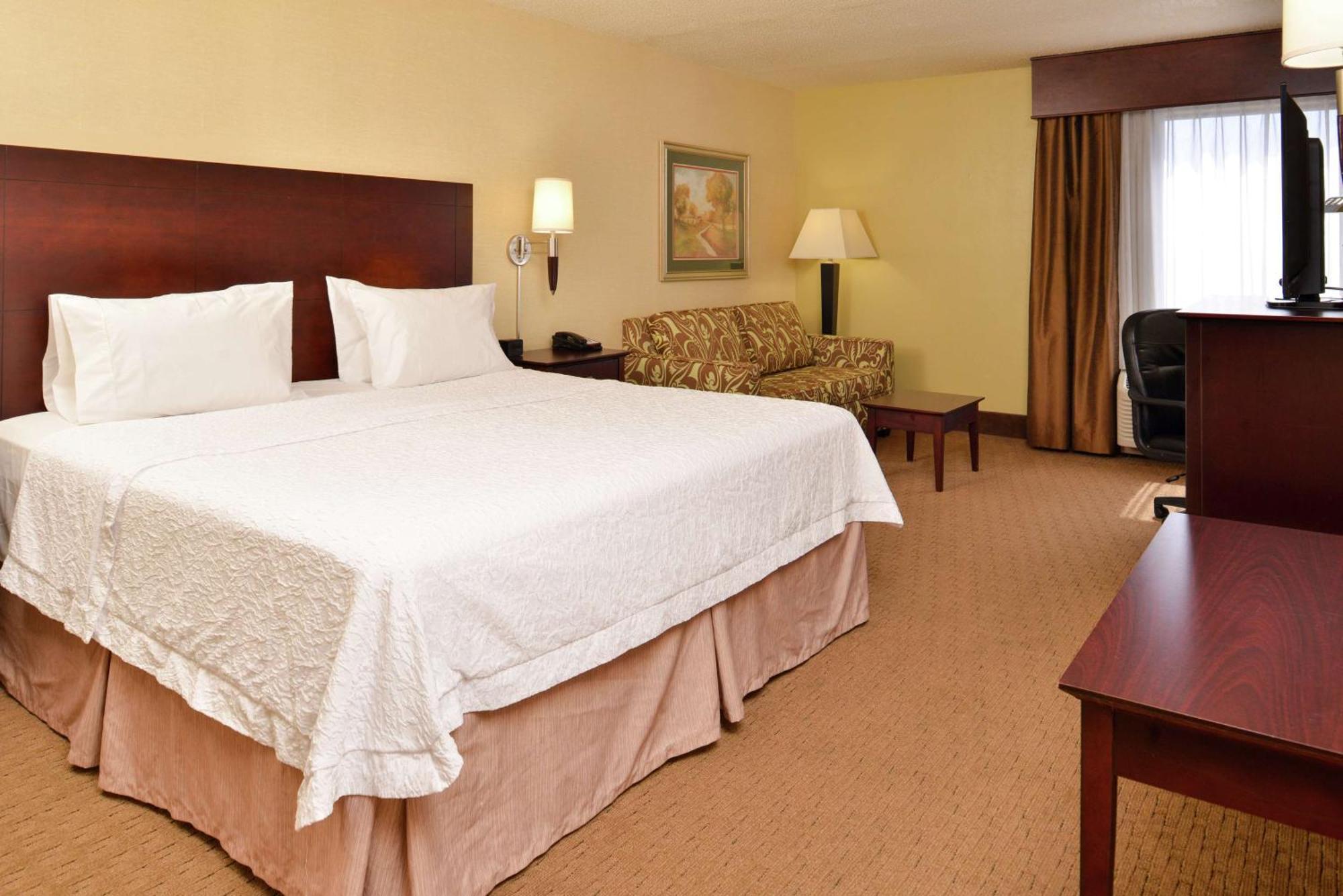 Hampton Inn Staunton Exterior photo