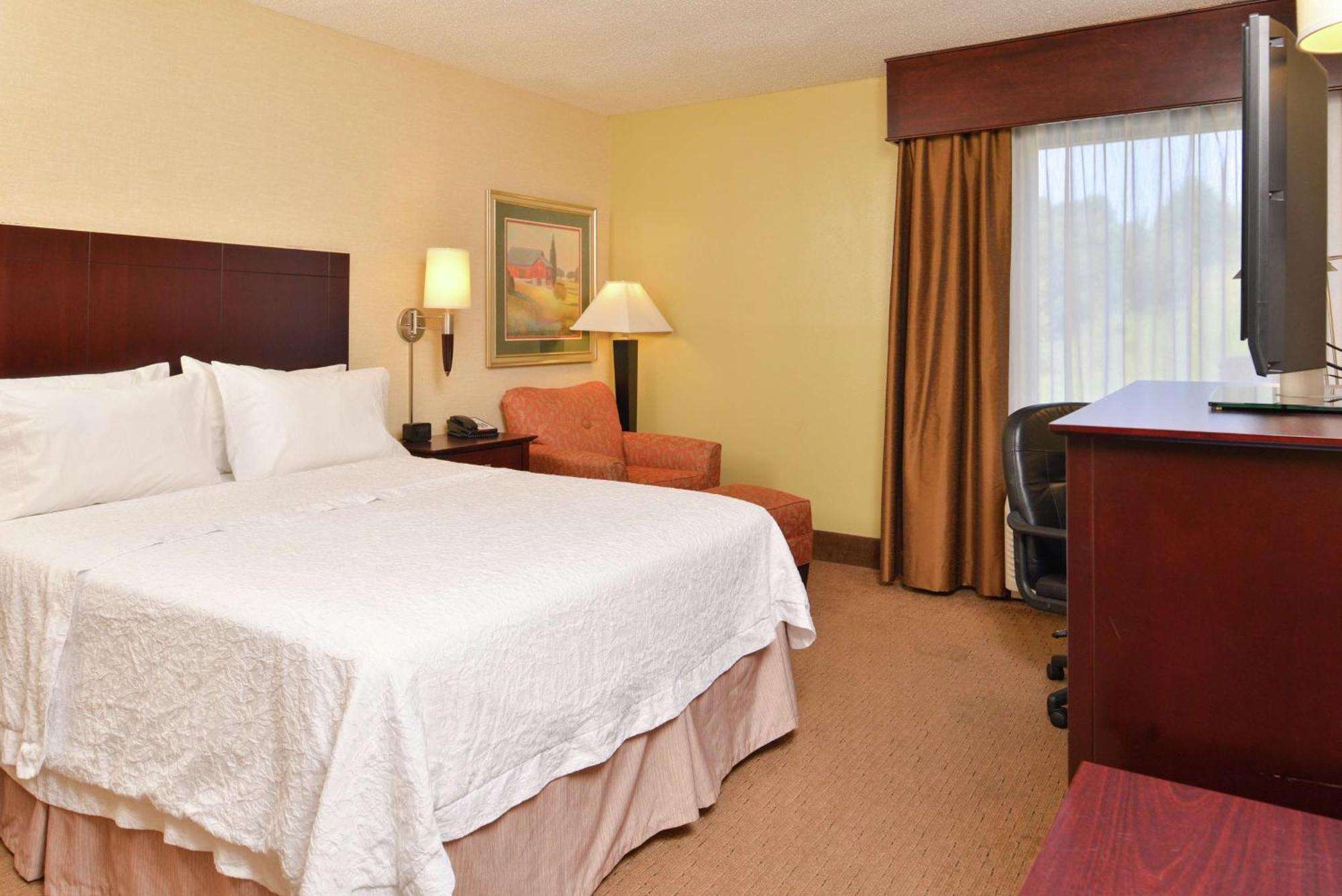 Hampton Inn Staunton Exterior photo
