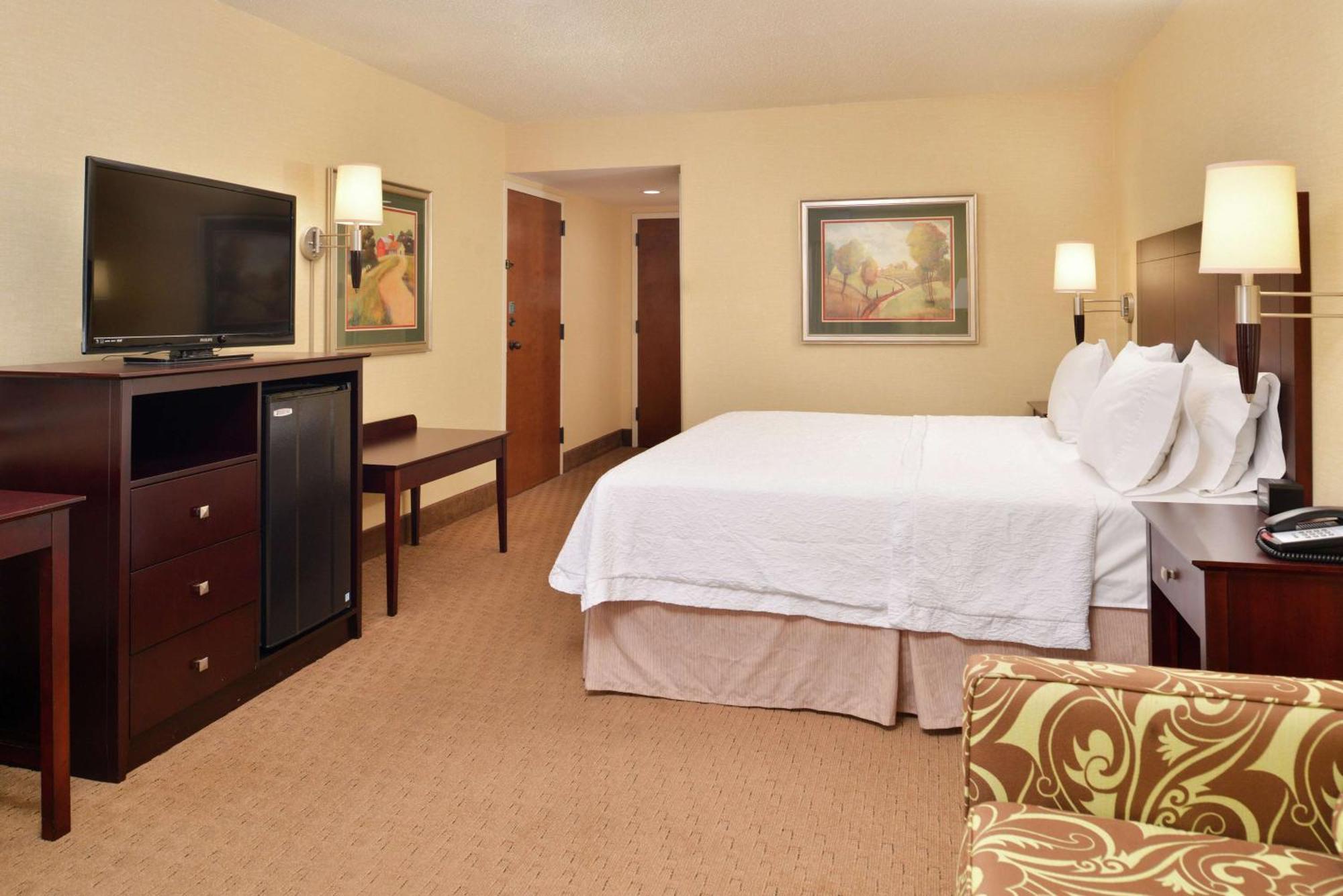 Hampton Inn Staunton Exterior photo