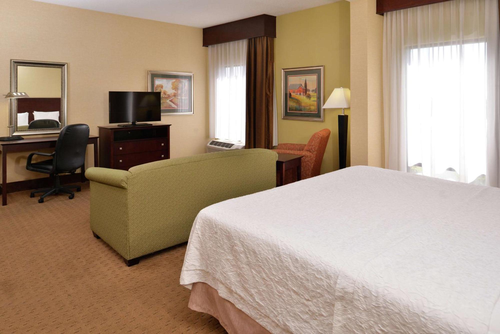 Hampton Inn Staunton Exterior photo