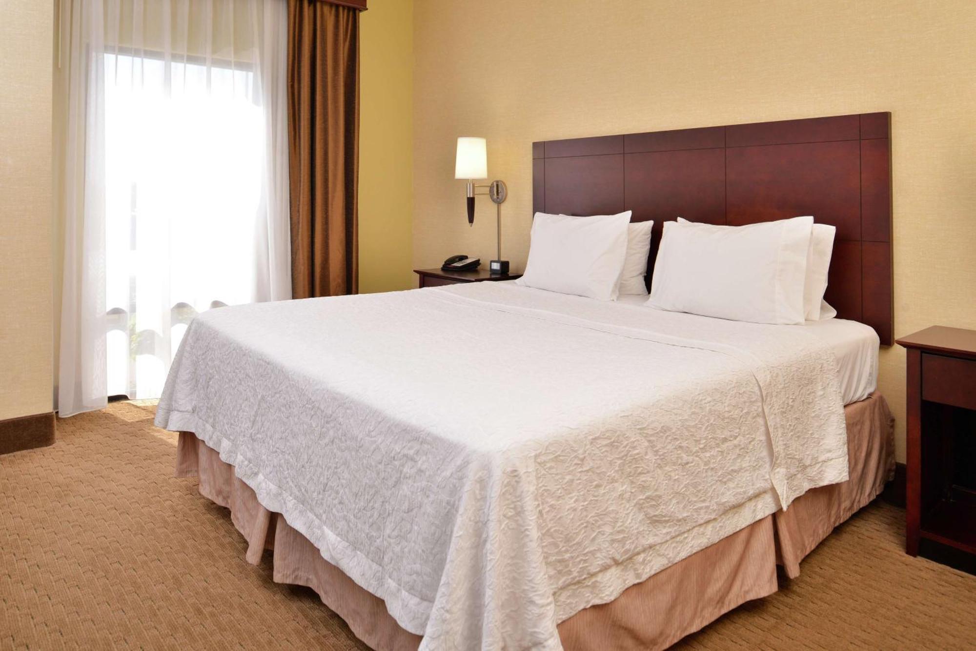 Hampton Inn Staunton Exterior photo