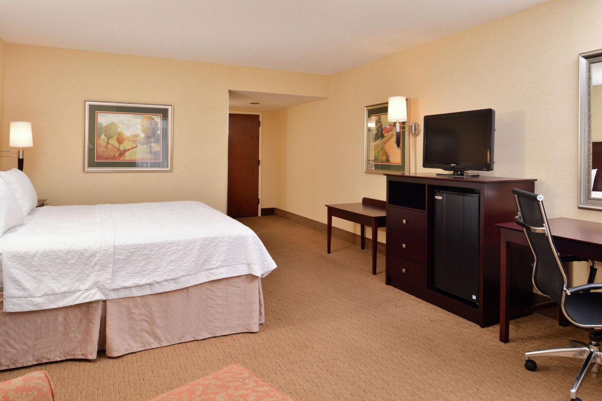 Hampton Inn Staunton Exterior photo