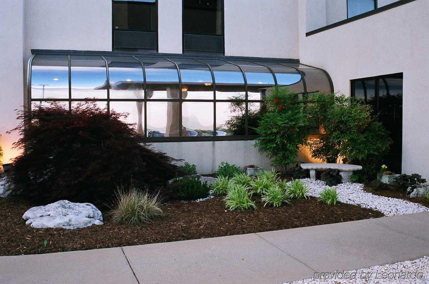Hampton Inn Staunton Exterior photo