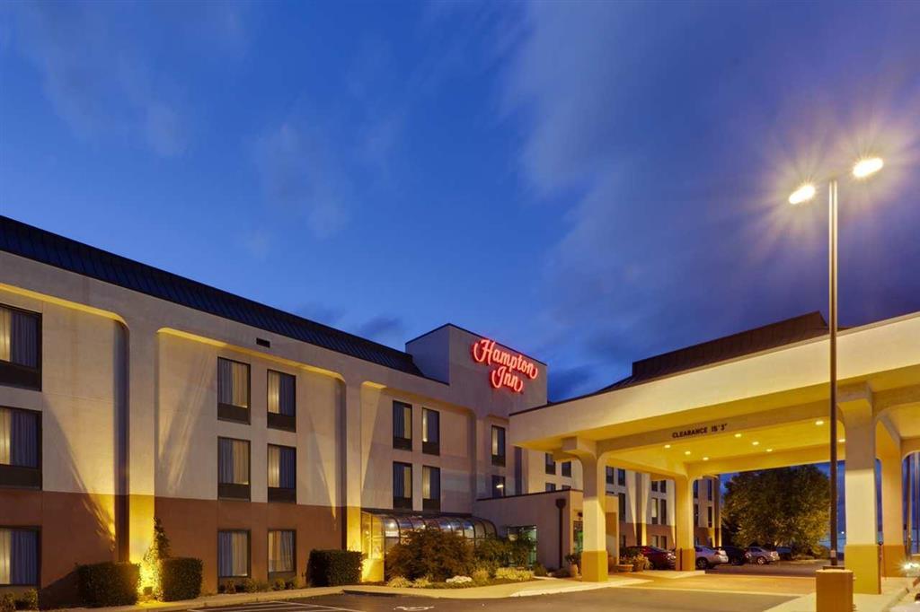 Hampton Inn Staunton Exterior photo