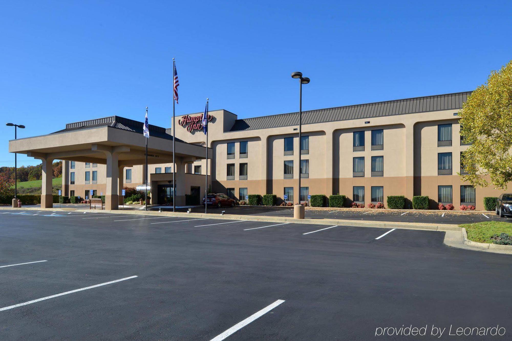 Hampton Inn Staunton Exterior photo