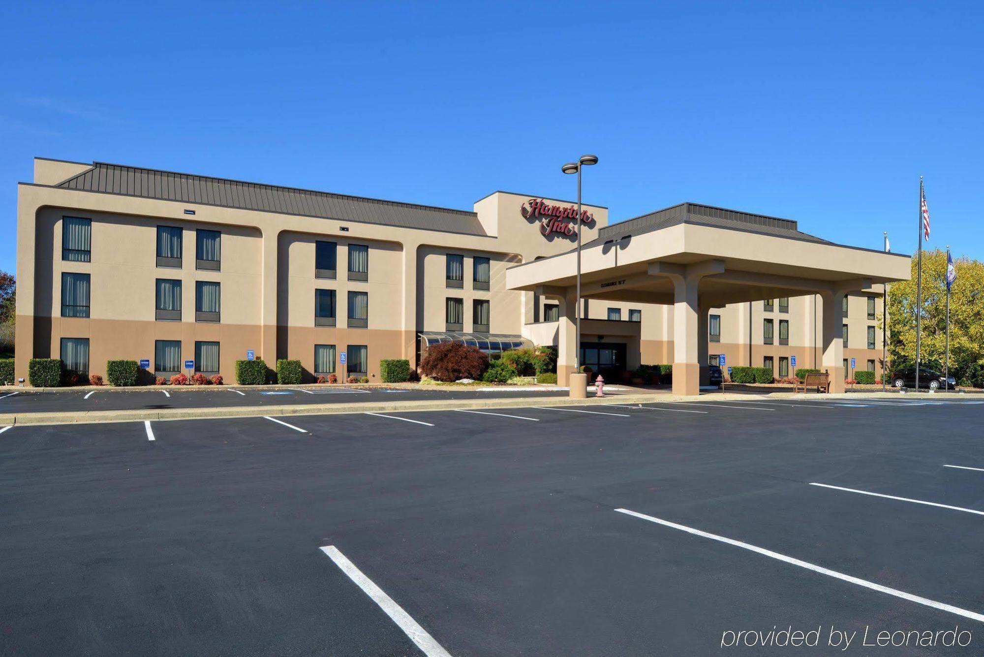 Hampton Inn Staunton Exterior photo