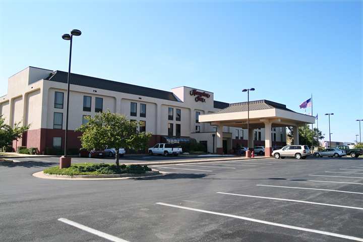 Hampton Inn Staunton Exterior photo